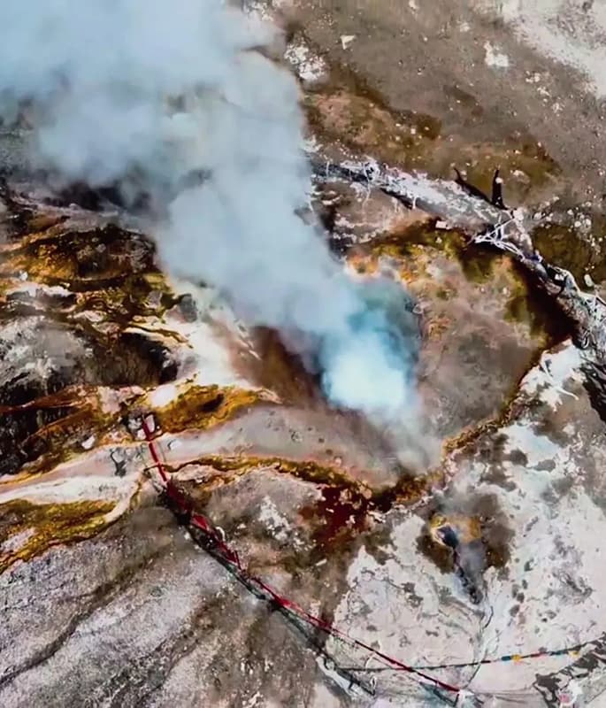Dagejia Geyser detail view 3