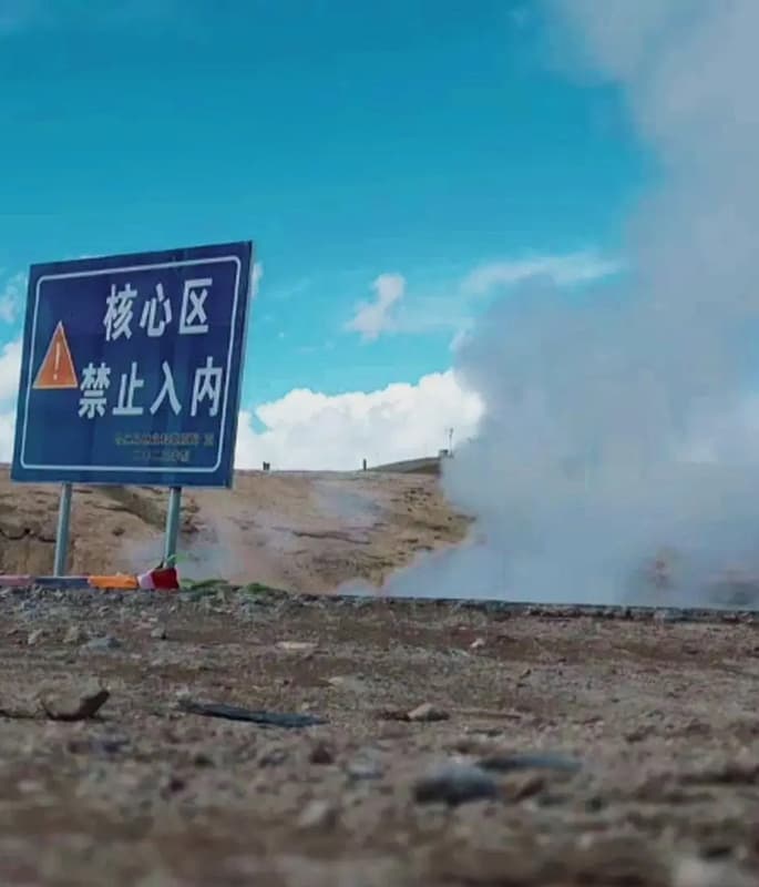 Dagejia Geyser detail view 8