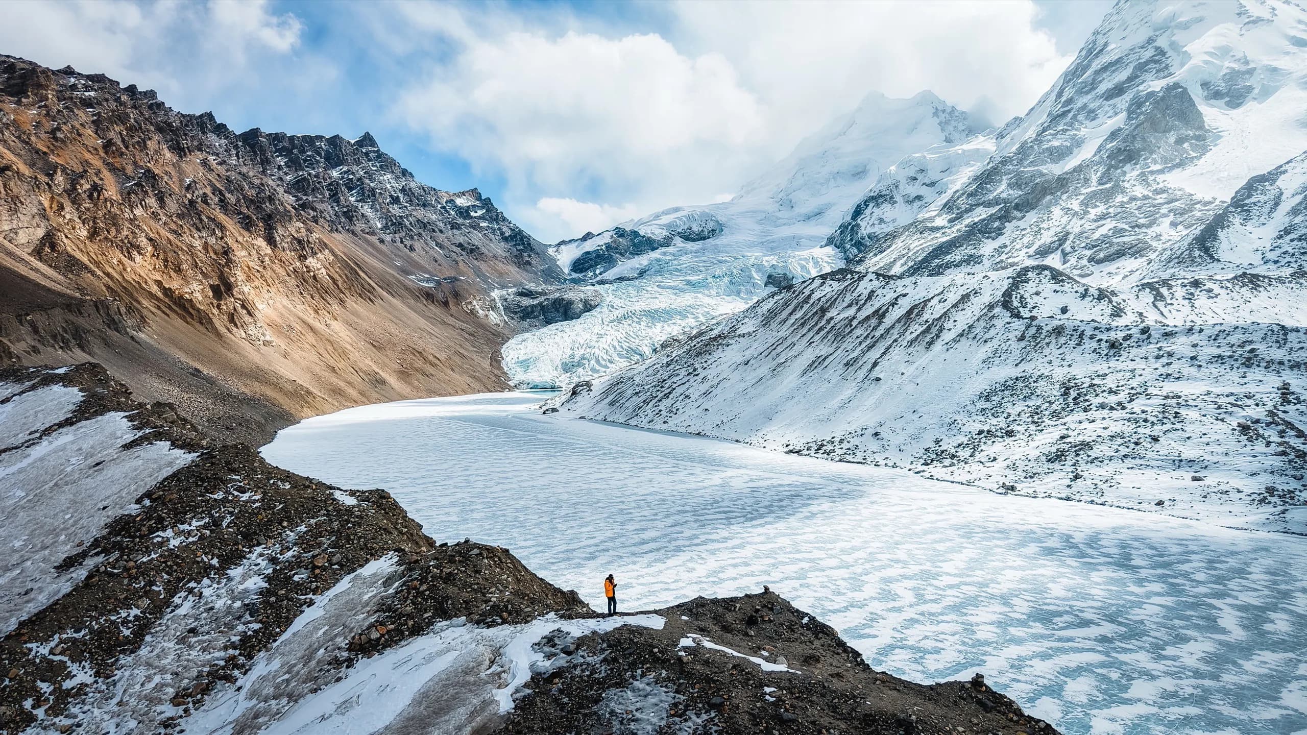 Niangzongmajue Glacier high plateau landscape
