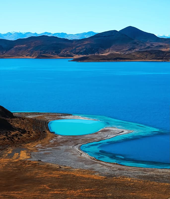 Yamdrok Lake detail view 7