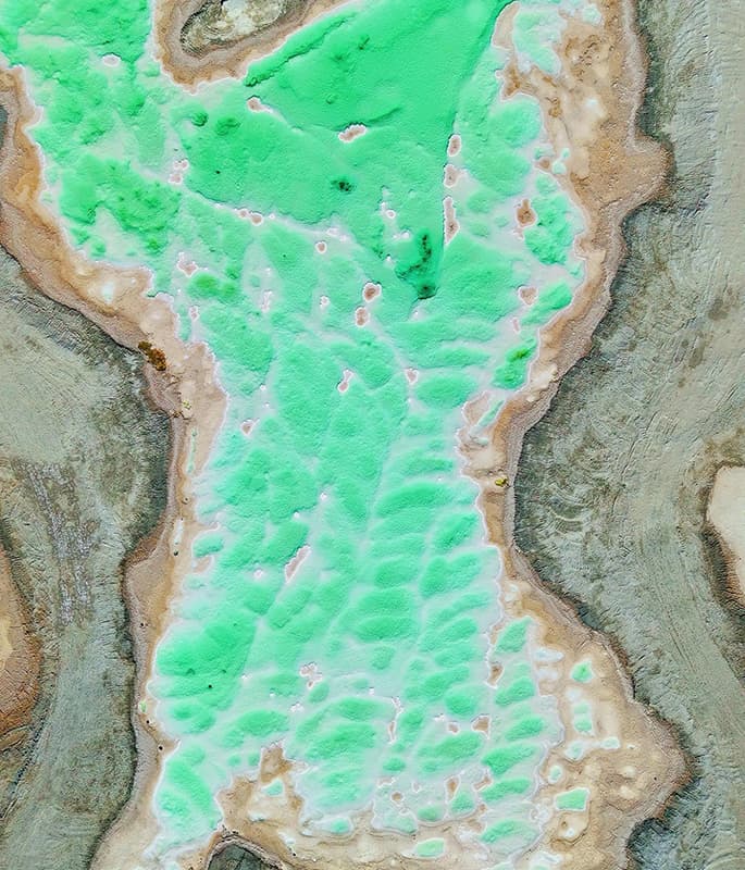 Dachaidan Emerald Lake detail view 6